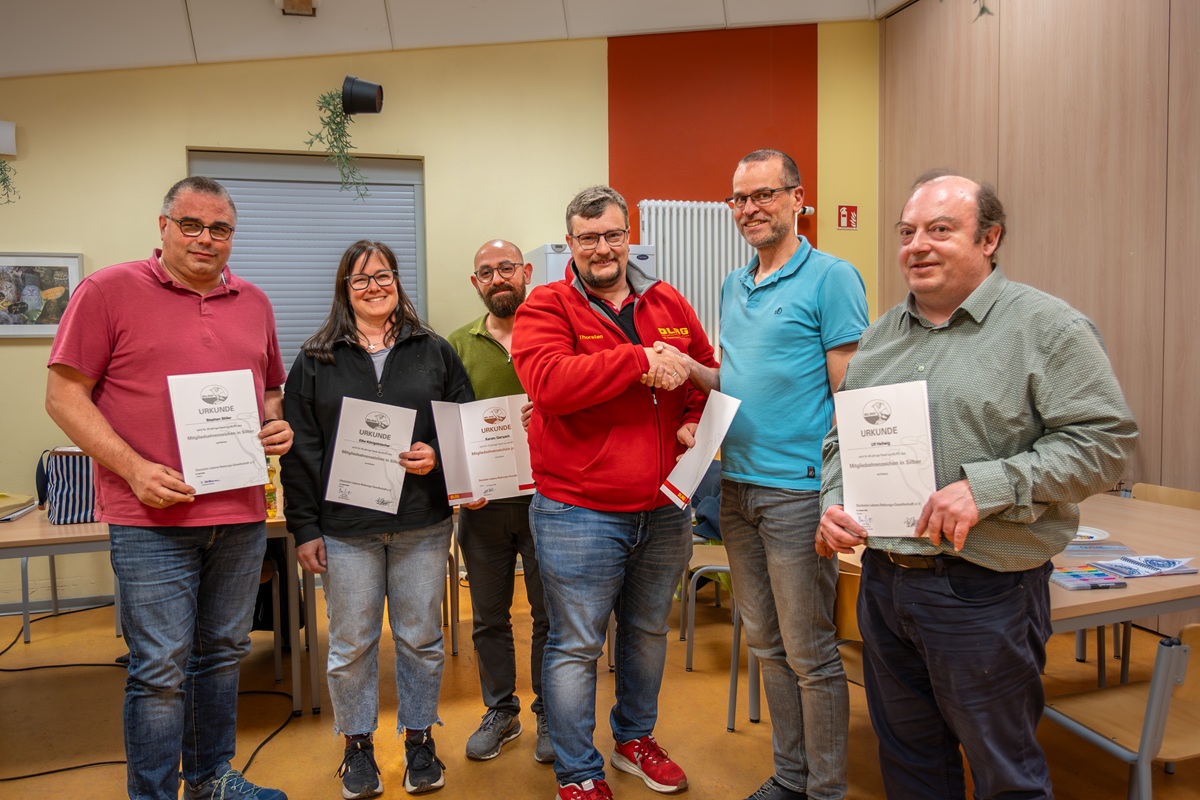 DLRG Castrop-Rauxel bestätigt Vorstand und ehrt Mitglieder