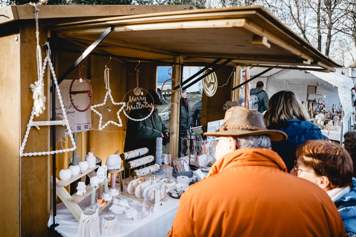 Budenzauber im Weihnachtsdorf: Buchung für Aktionshütte gestartet