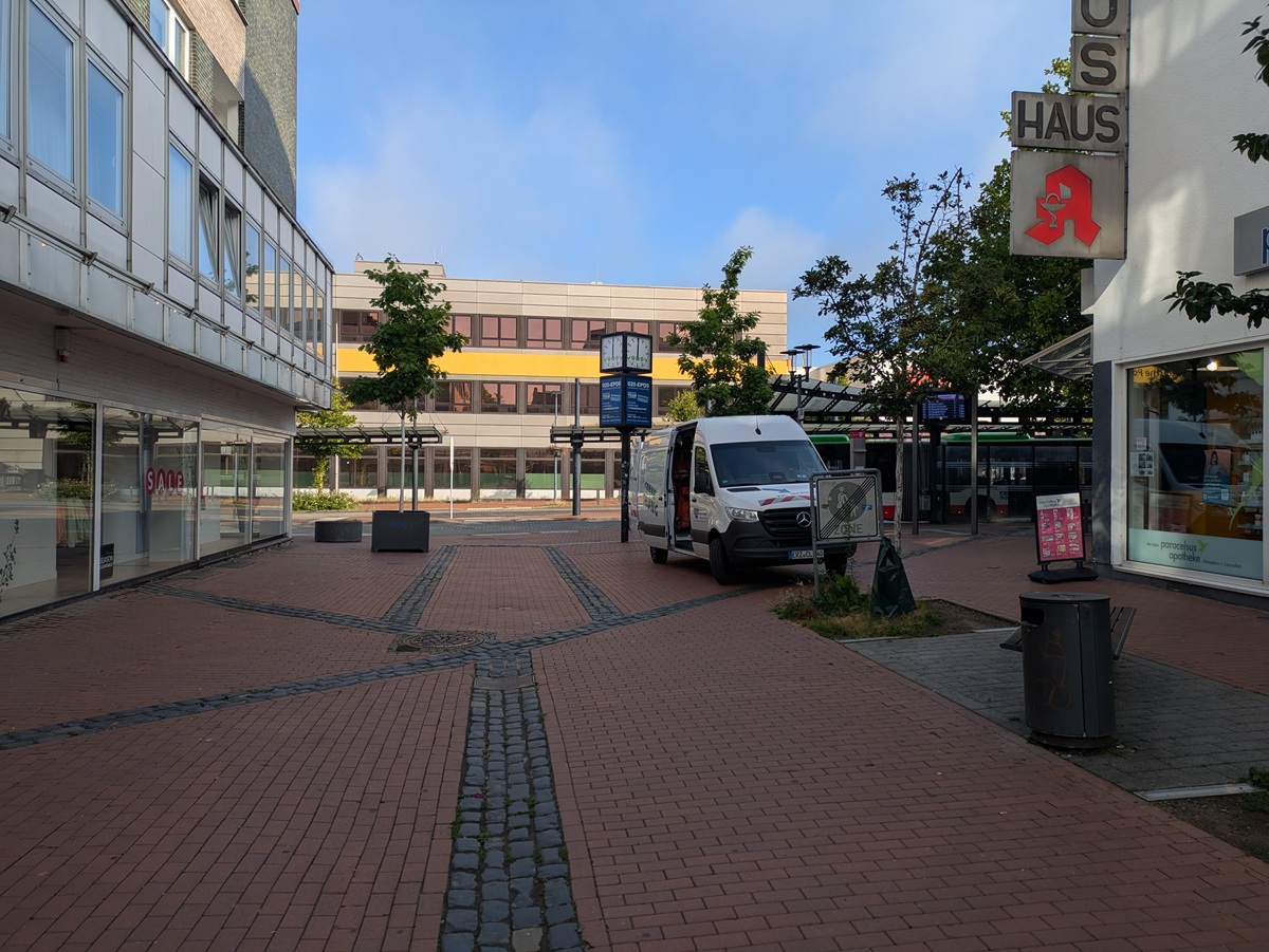 Uhr am Münsterplatz zeigt wieder die richtige Zeit