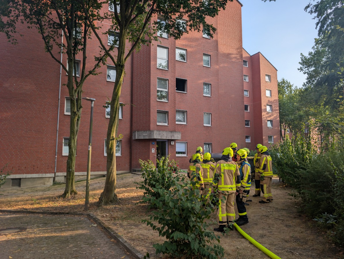 Wohnungsbrand am Händelweg: Feuerwehr löscht Flammen im zweiten Obergeschoss