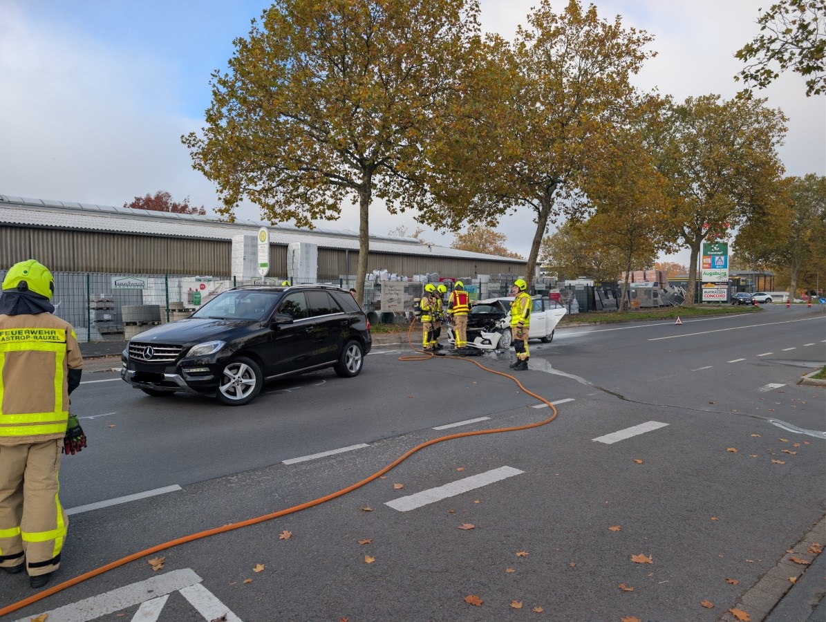 Auffahrunfall am Westring: Auto gerät in Brand – zwei Verletzte