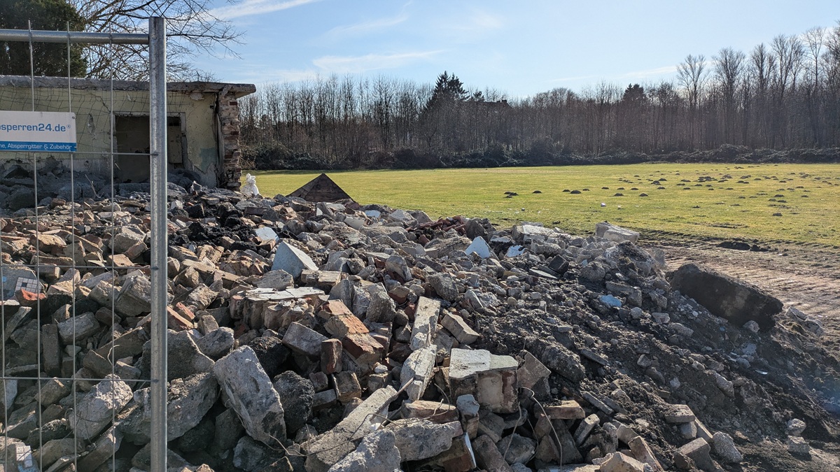 Abriss des ehem. VfR-Vereinsheimes am Waldstadion in Rauxel